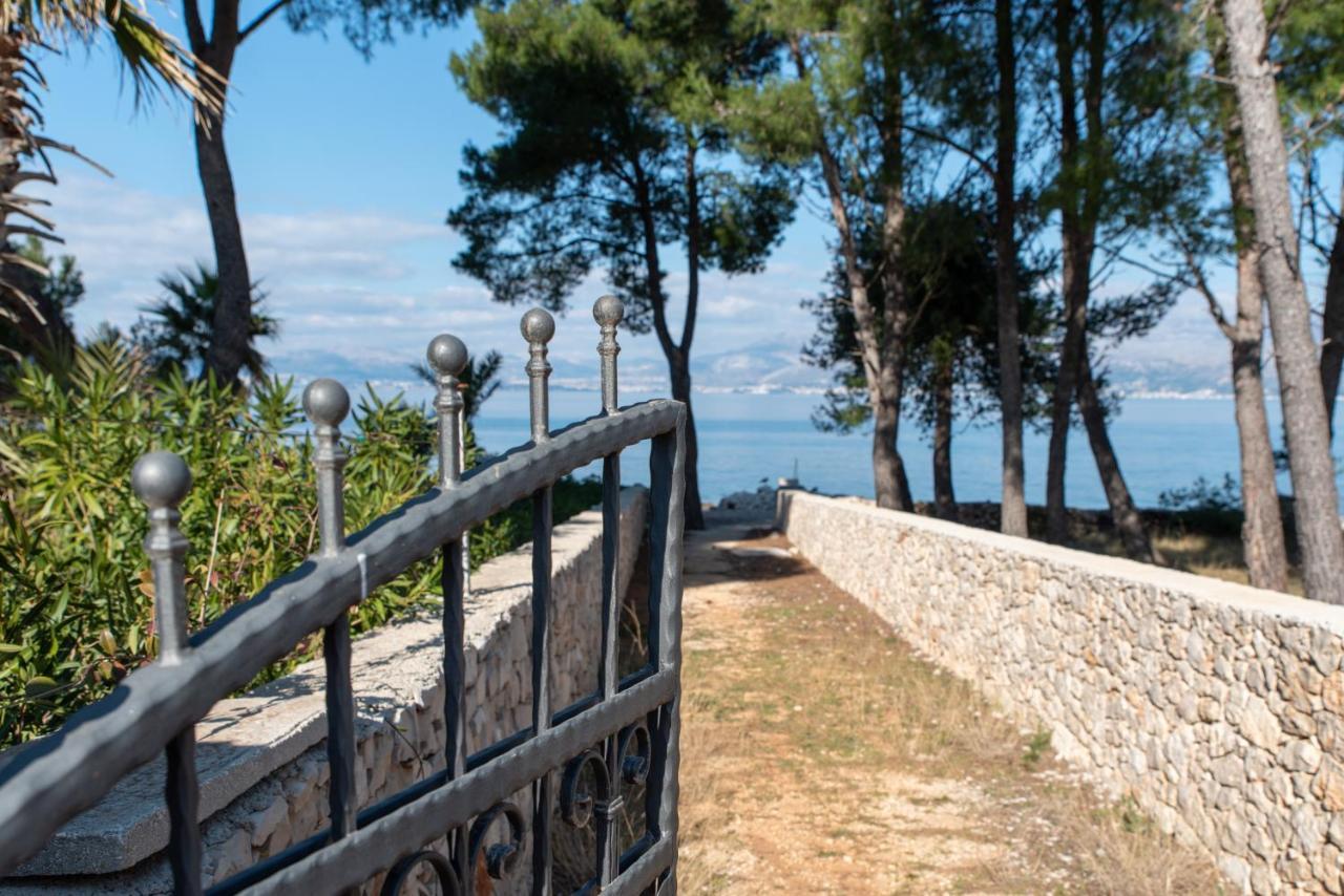 Villa Mista Sutivan Extérieur photo