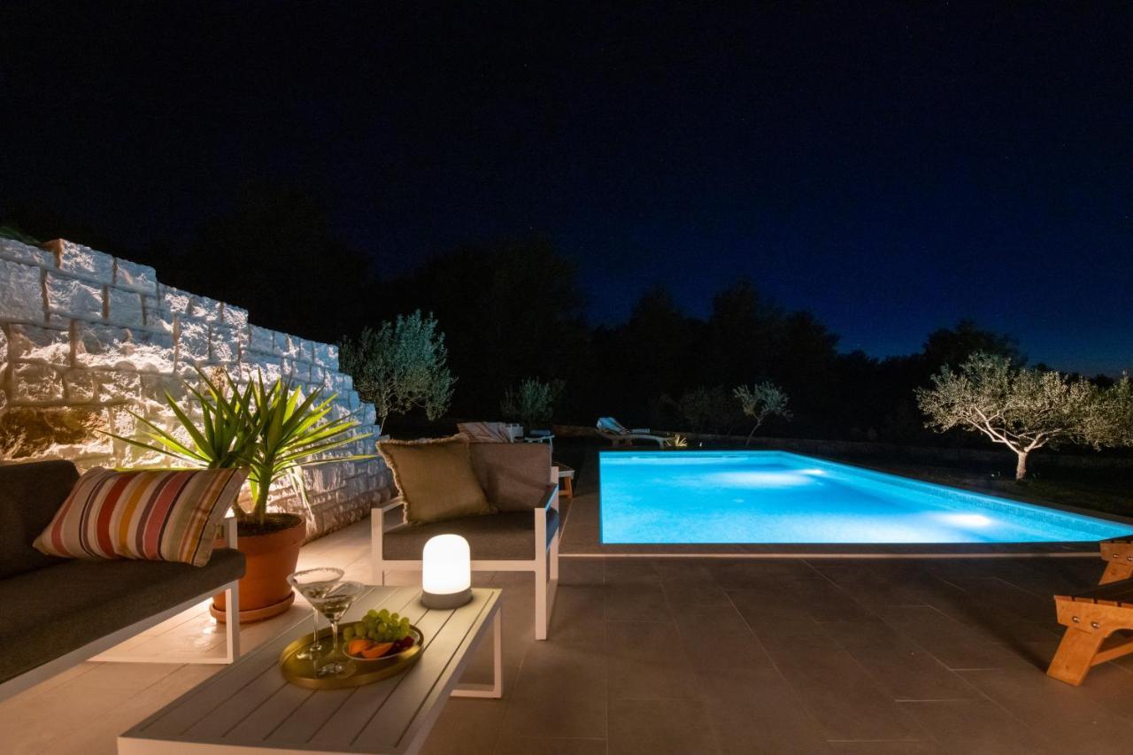 Villa Mista Sutivan Extérieur photo