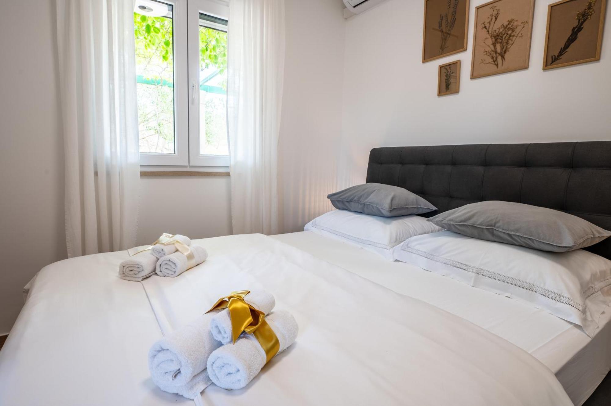 Villa Mista Sutivan Extérieur photo